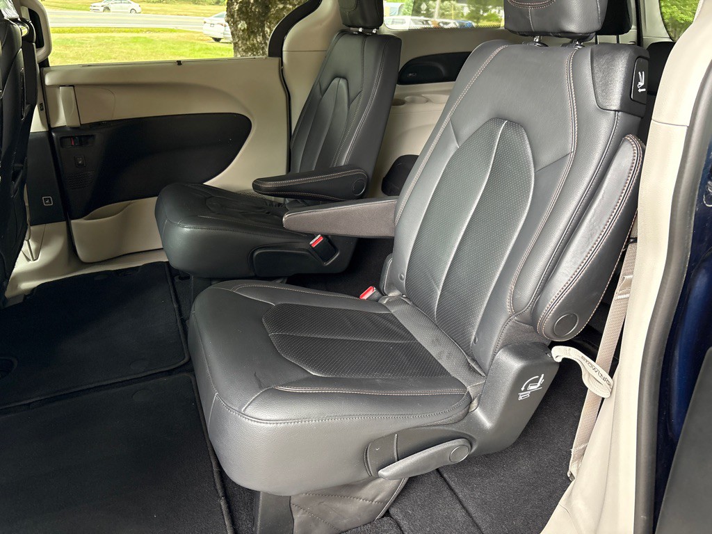 2017 Chrysler Pacifica Image 9