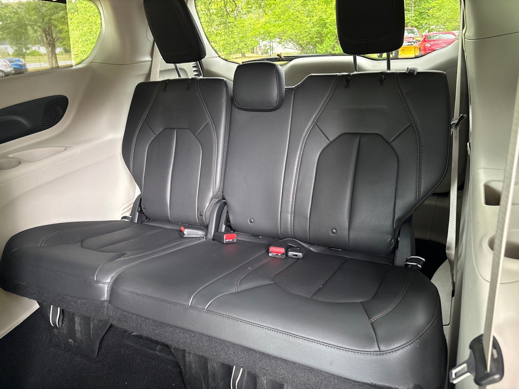 2017 Chrysler Pacifica Image 10