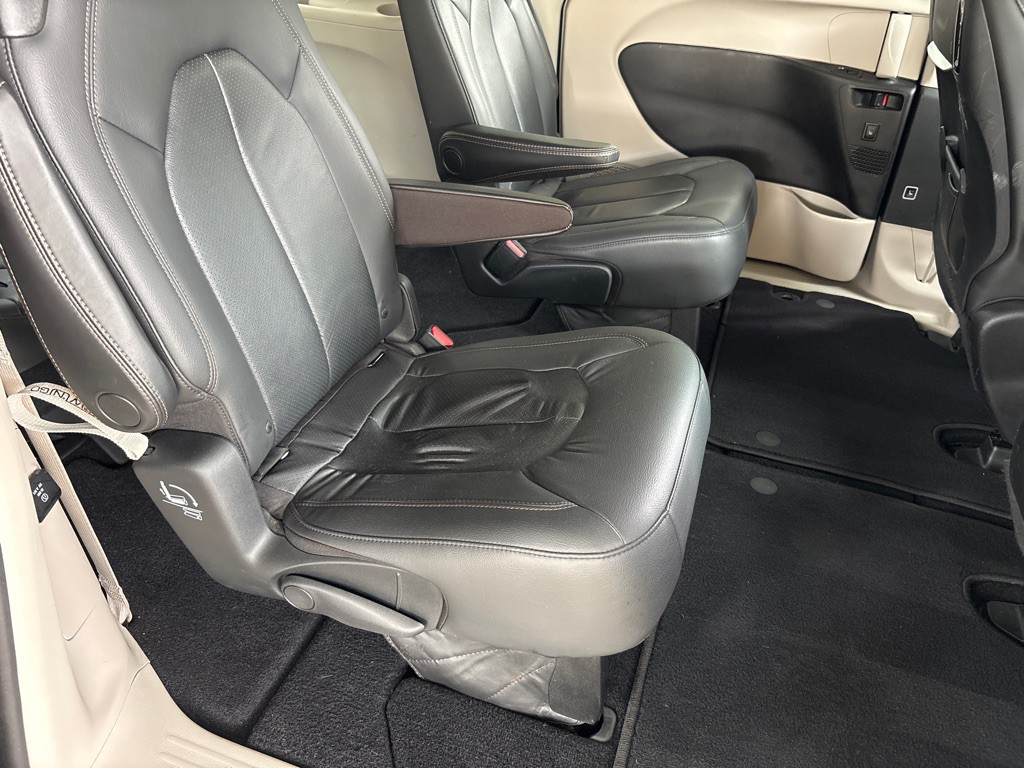 2017 Chrysler Pacifica Image 15