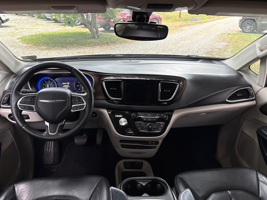 2017 Chrysler Pacifica Image 17