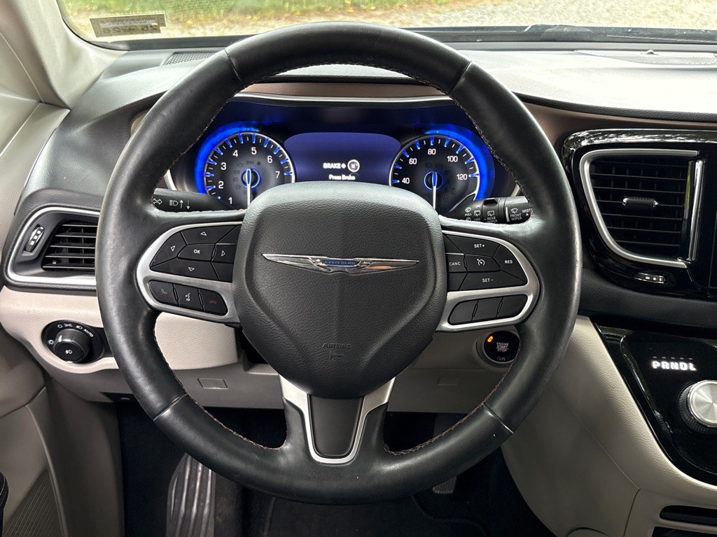 2017 Chrysler Pacifica Image 18