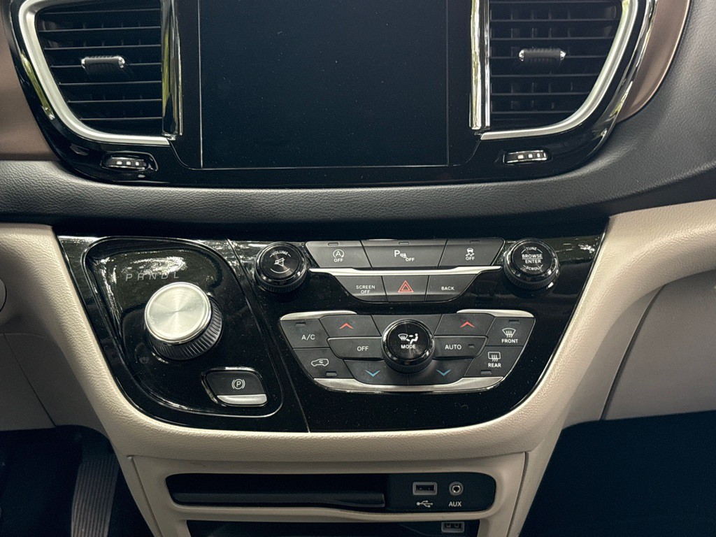 2017 Chrysler Pacifica Image 20