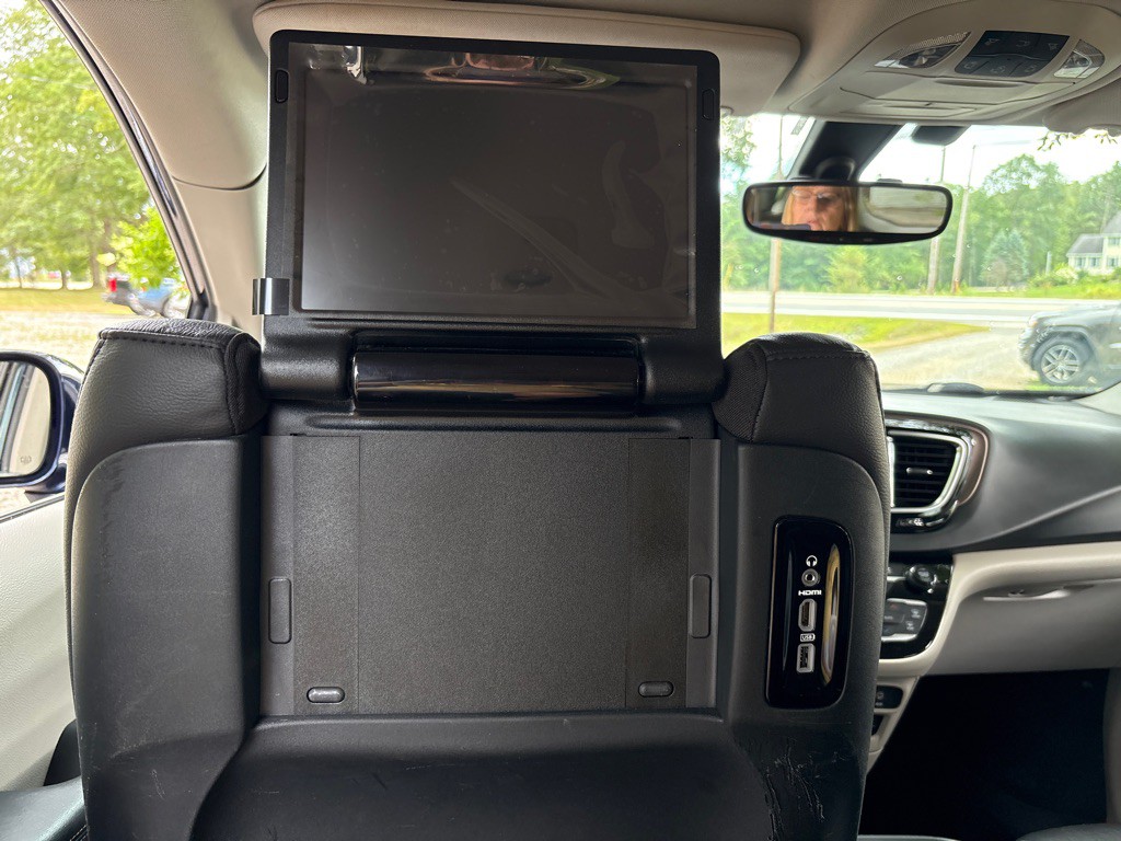 2017 Chrysler Pacifica Image 29