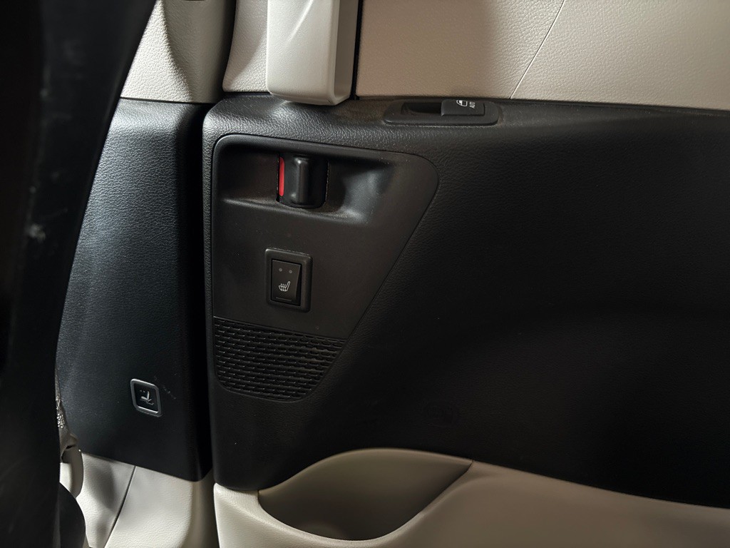 2017 Chrysler Pacifica Image 33