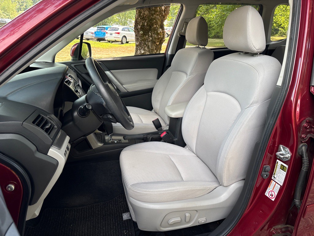 2014 Subaru Forester Image 8