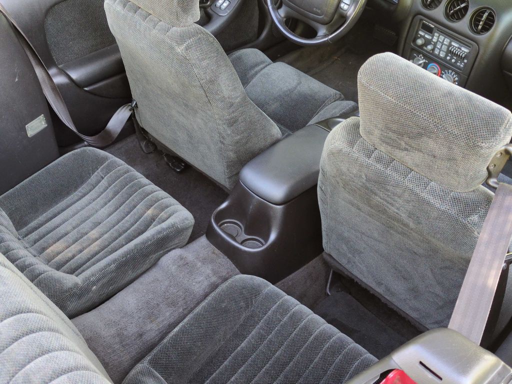 2002 Pontiac Firebird Image 12