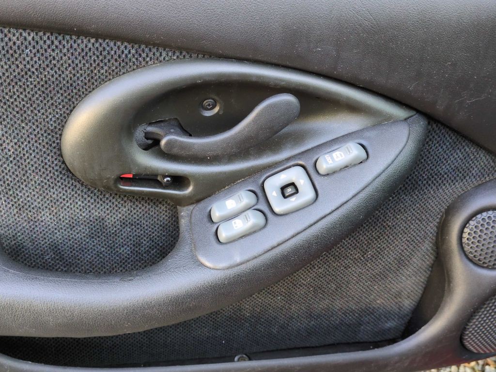 2002 Pontiac Firebird Image 16