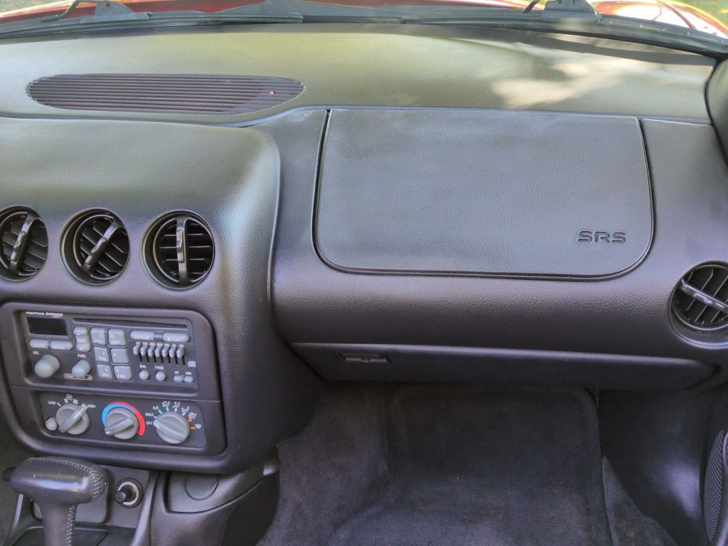 2002 Pontiac Firebird Image 18