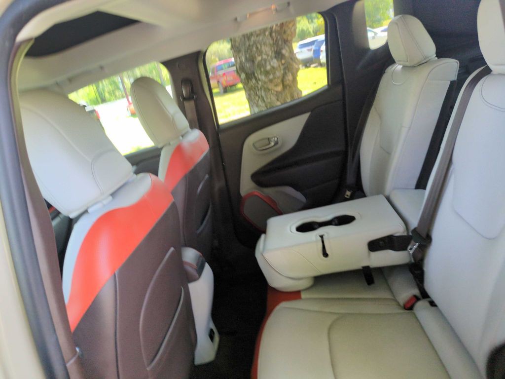 2016 Jeep Renegade Image 9