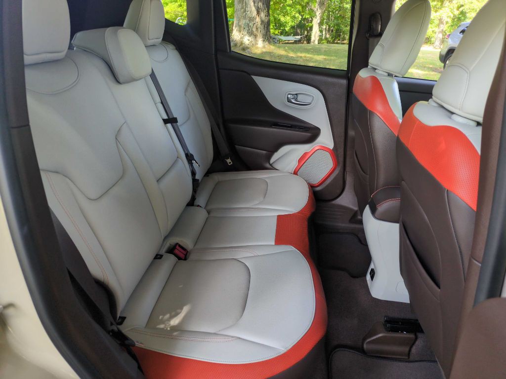 2016 Jeep Renegade Image 13