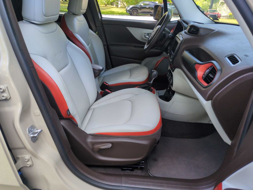 2016 Jeep Renegade Image 14