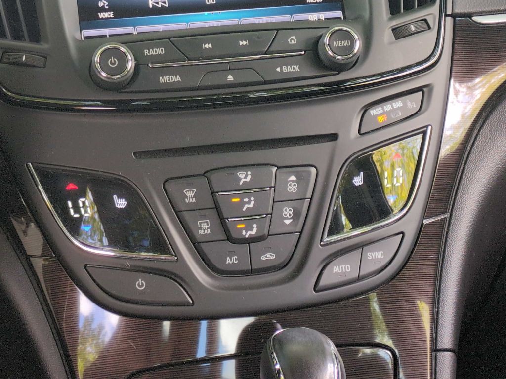 2014 Buick Regal Image 32