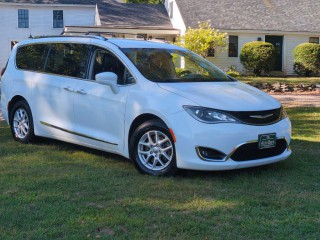 Image for 2020 Chrysler Pacifica Touring L ID: 6834695