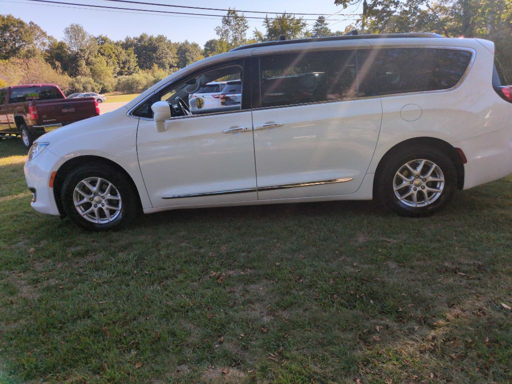 2020 Chrysler Pacifica Image 3