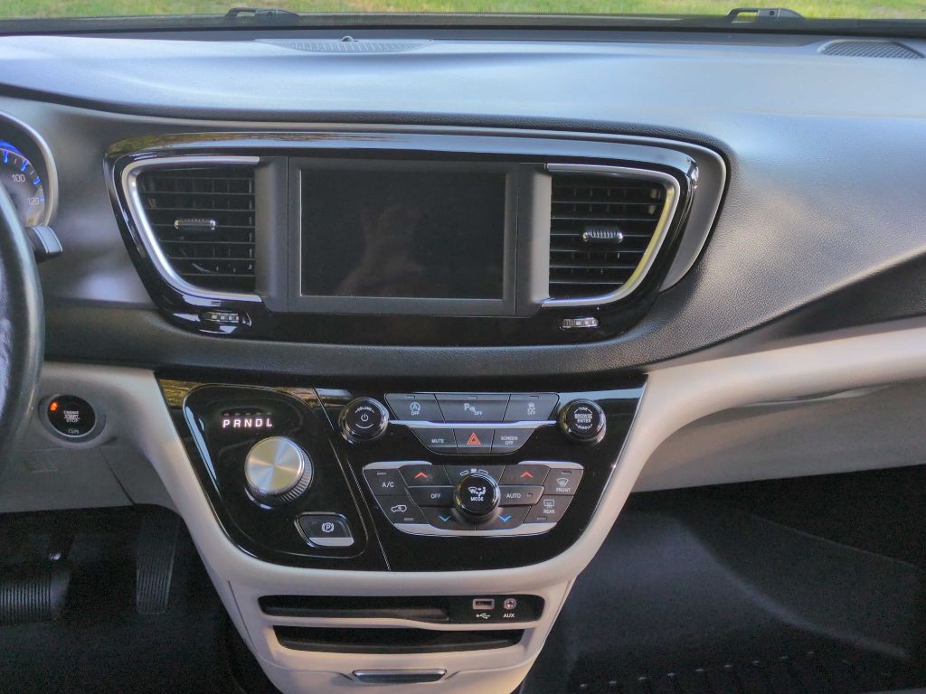 2020 Chrysler Pacifica Image 8