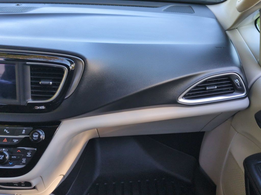 2020 Chrysler Pacifica Image 9