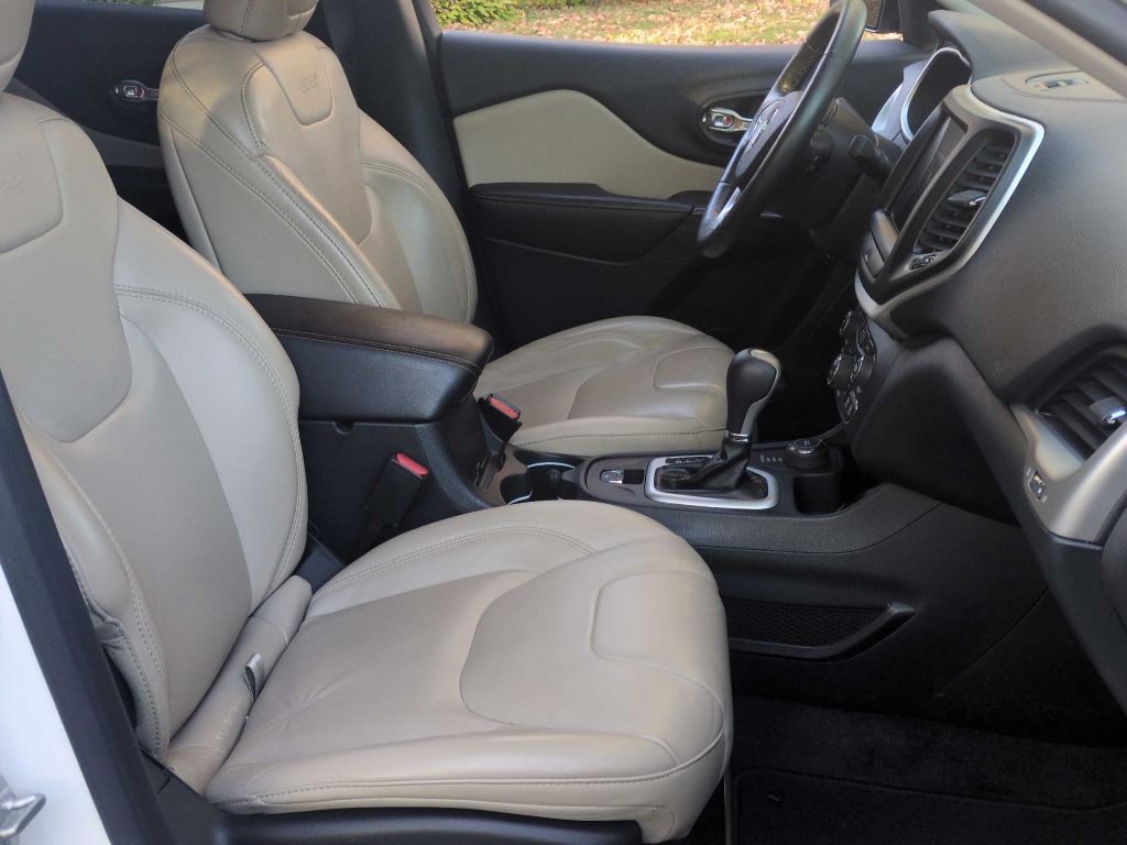 2016 Jeep Cherokee Image 9