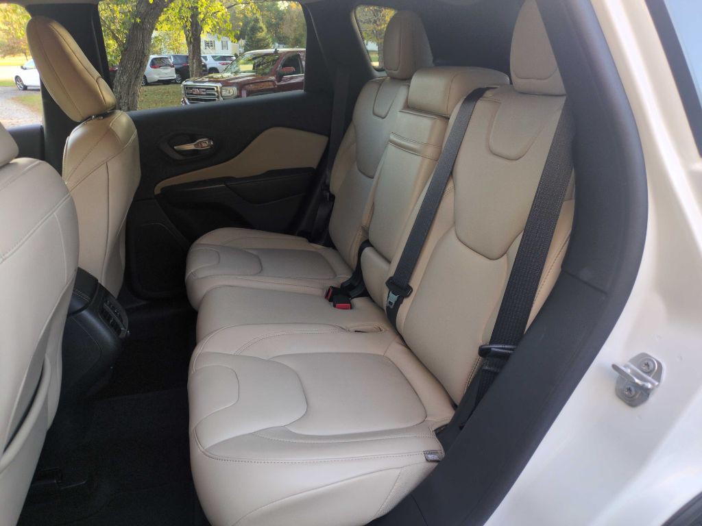 2016 Jeep Cherokee Image 10