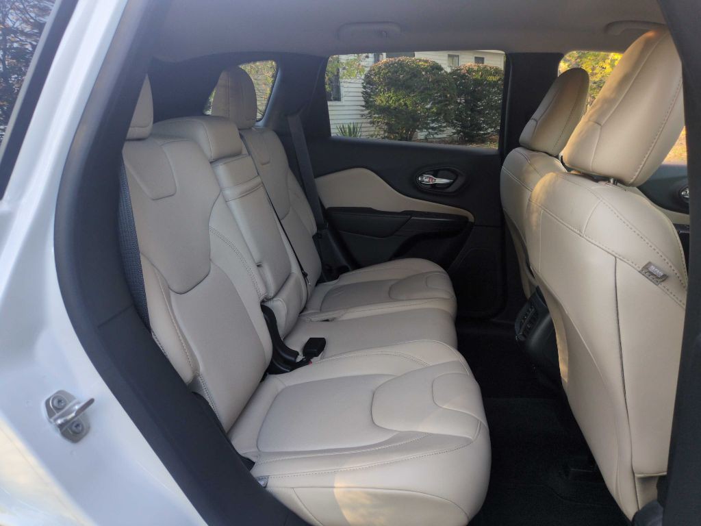 2016 Jeep Cherokee Image 11