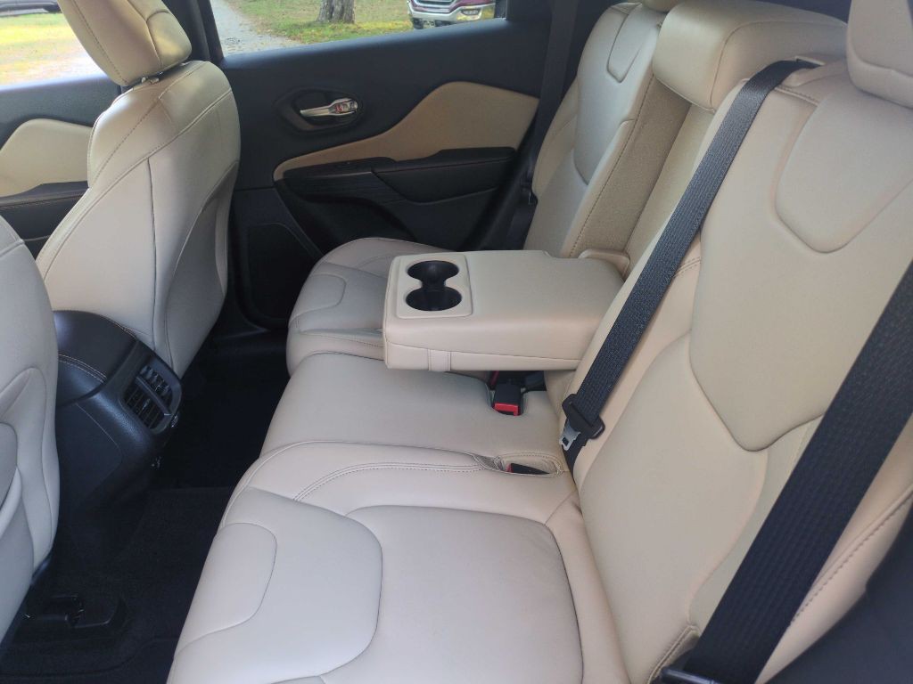 2016 Jeep Cherokee Image 12