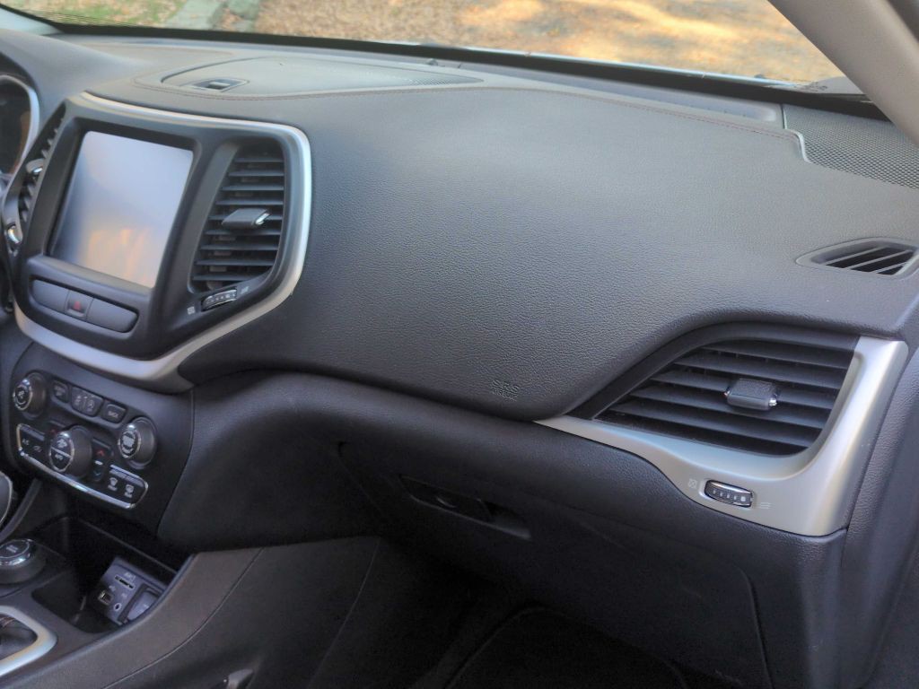 2016 Jeep Cherokee Image 15