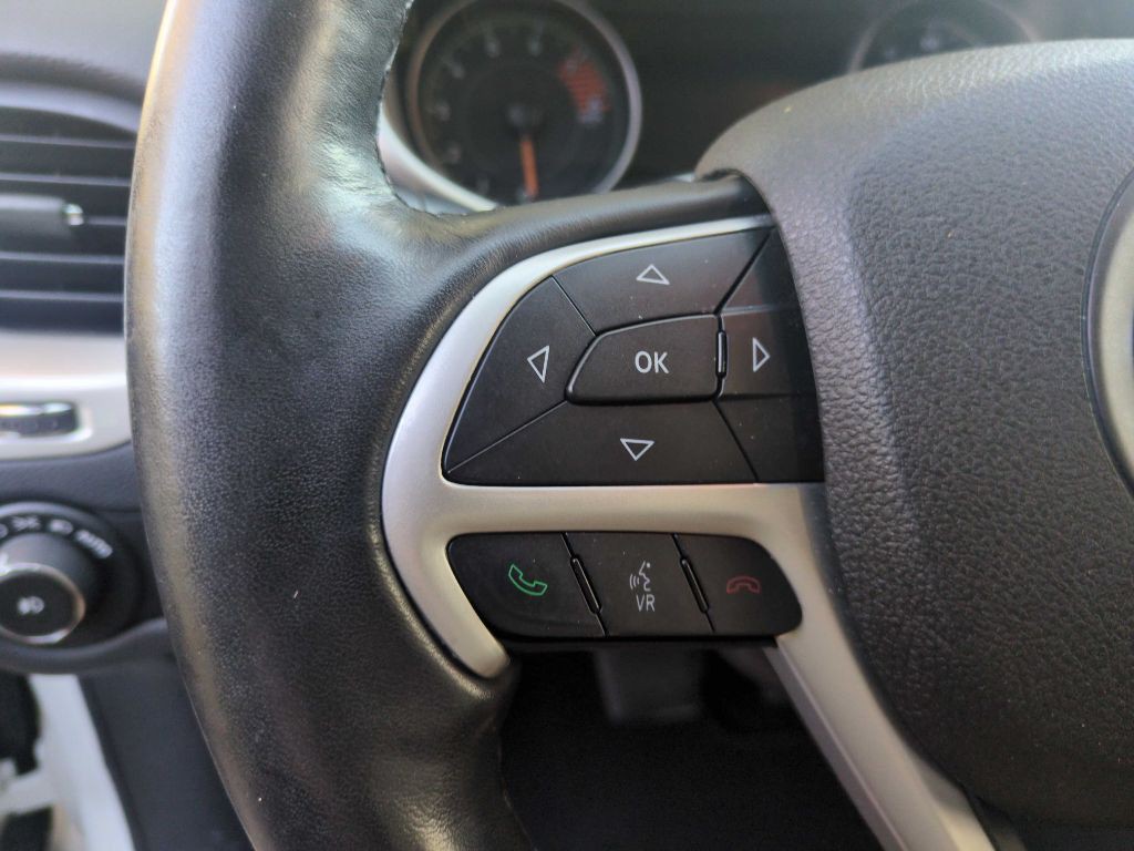 2016 Jeep Cherokee Image 17