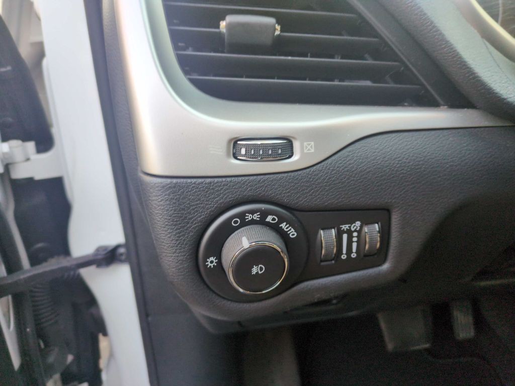 2016 Jeep Cherokee Image 18