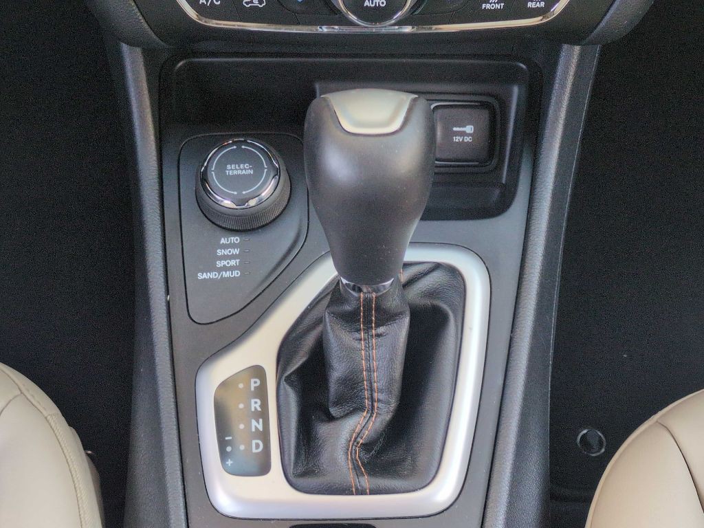 2016 Jeep Cherokee Image 21