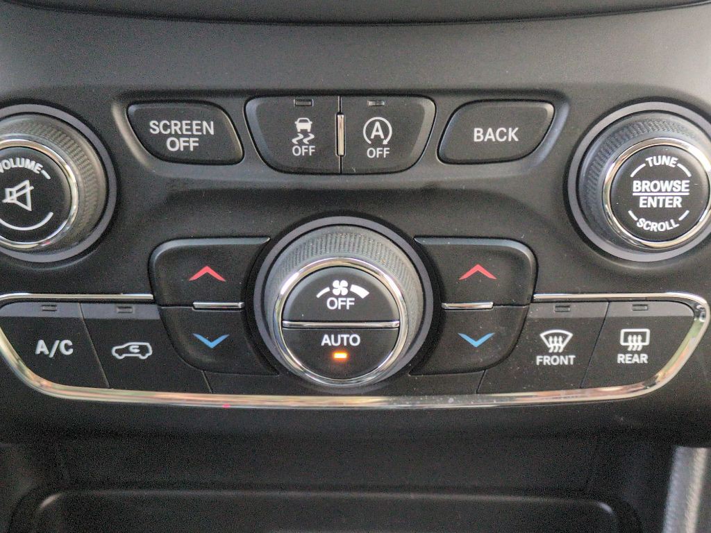2016 Jeep Cherokee Image 31