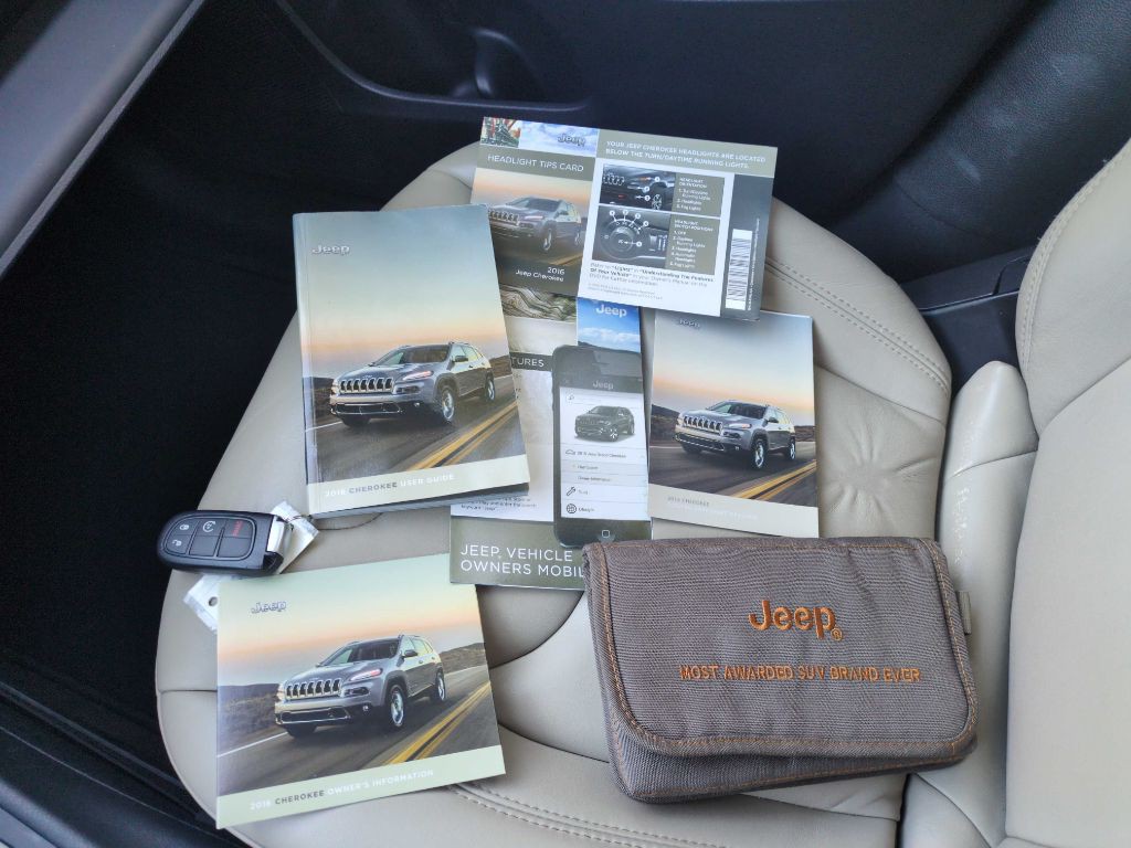 2016 Jeep Cherokee Image 32