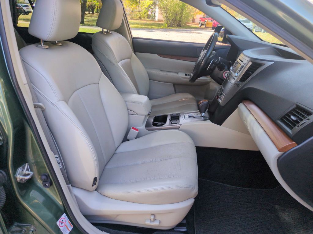 2013 Subaru Outback Image 13