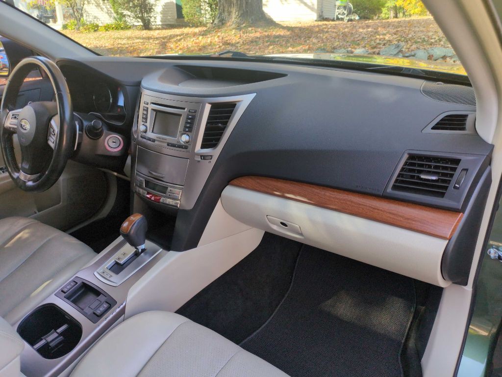 2013 Subaru Outback Image 14