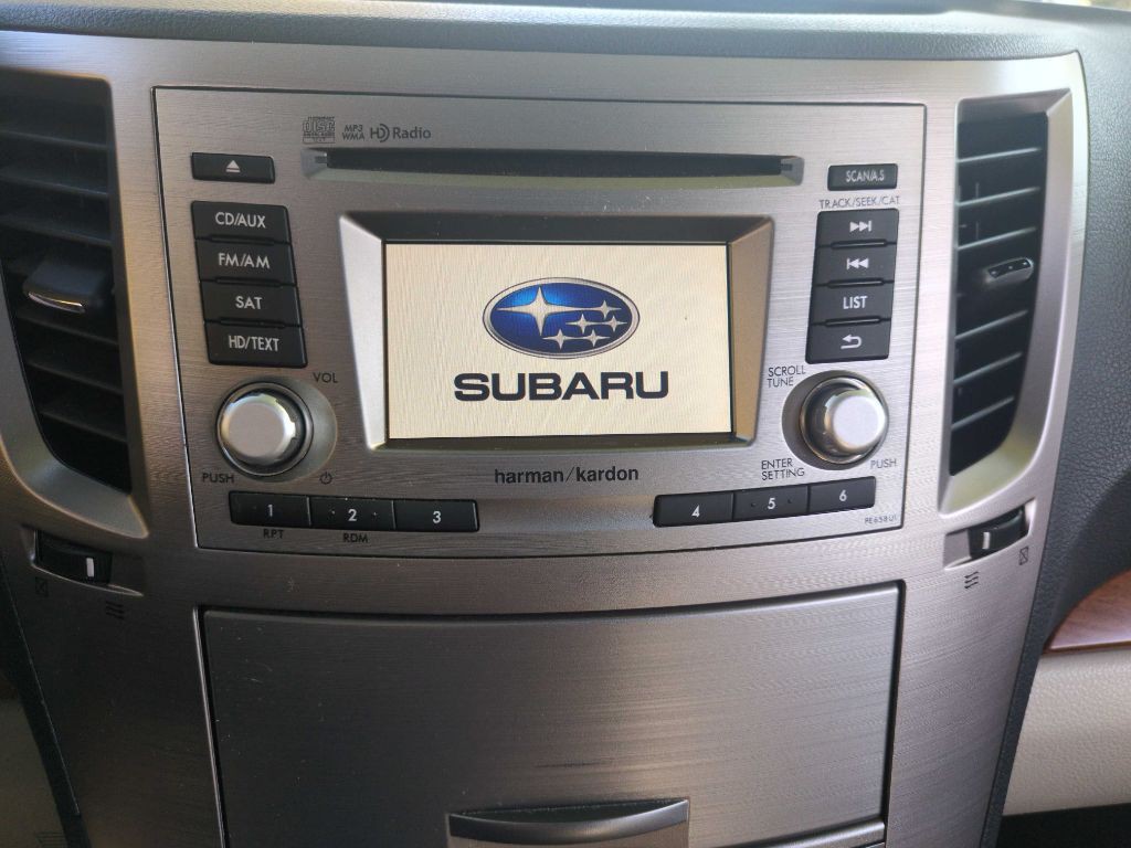 2013 Subaru Outback Image 16