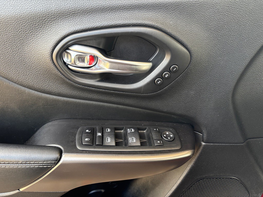 2020 Jeep Cherokee Image 18