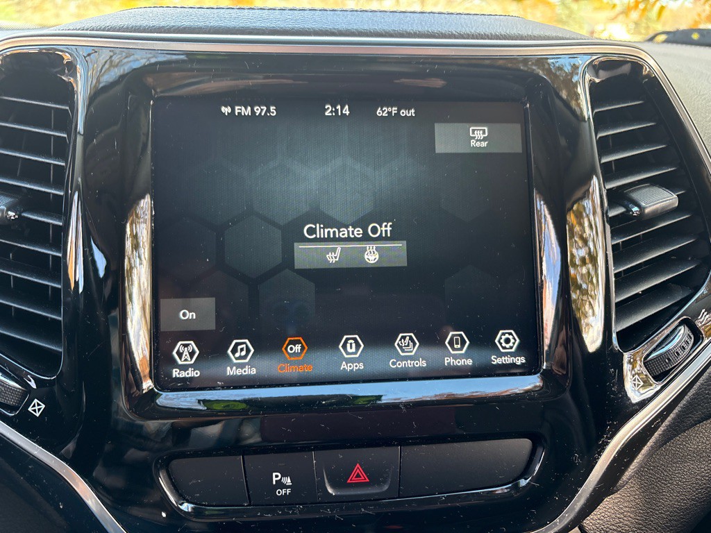 2020 Jeep Cherokee Image 24