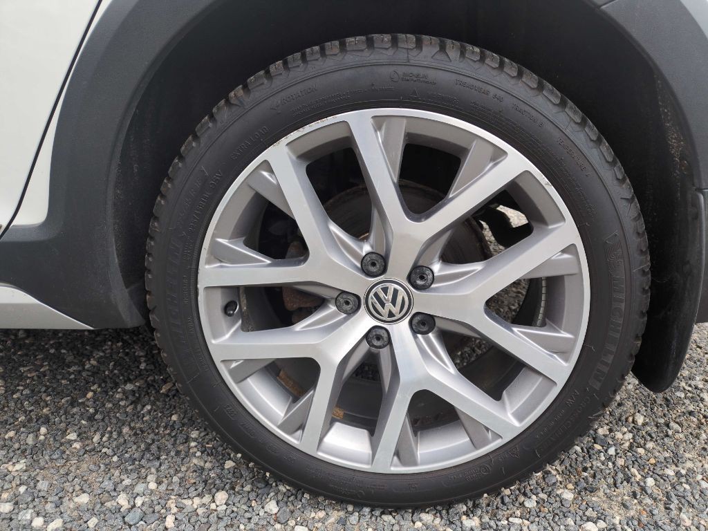 2017 Volkswagen Golf Image 8