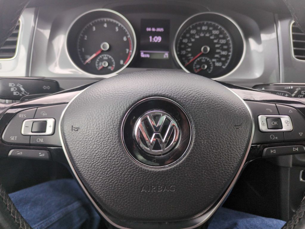 2017 Volkswagen Golf Image 12