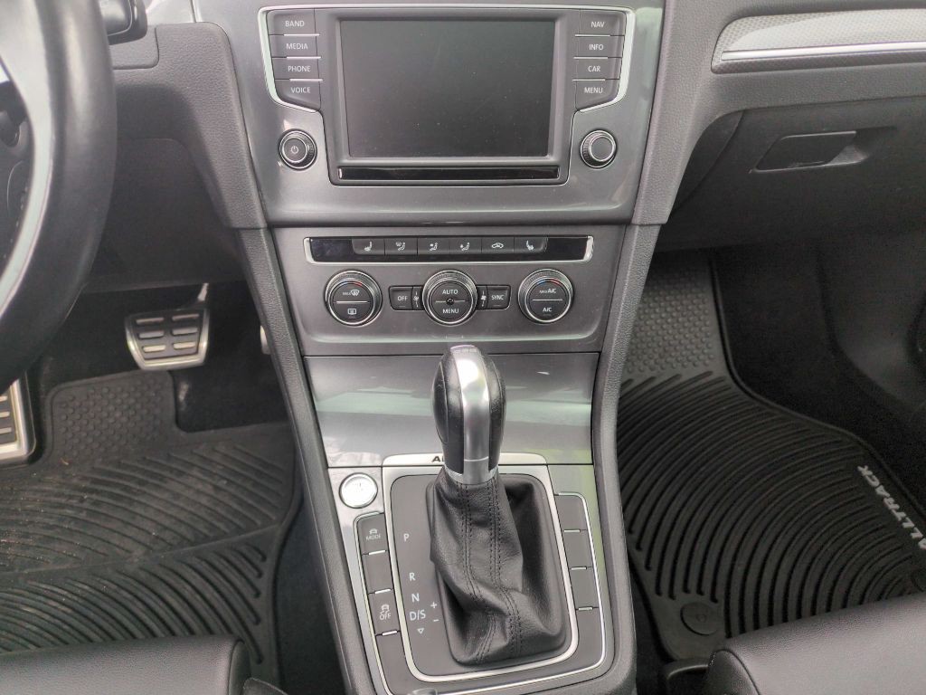 2017 Volkswagen Golf Image 13