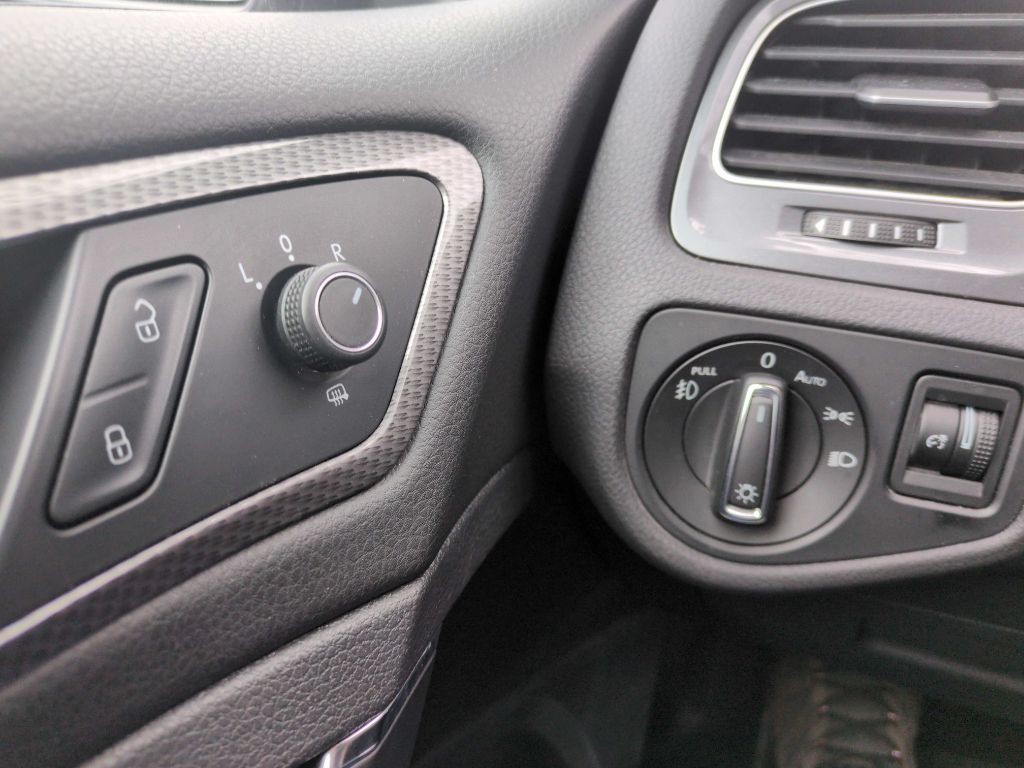 2017 Volkswagen Golf Image 20