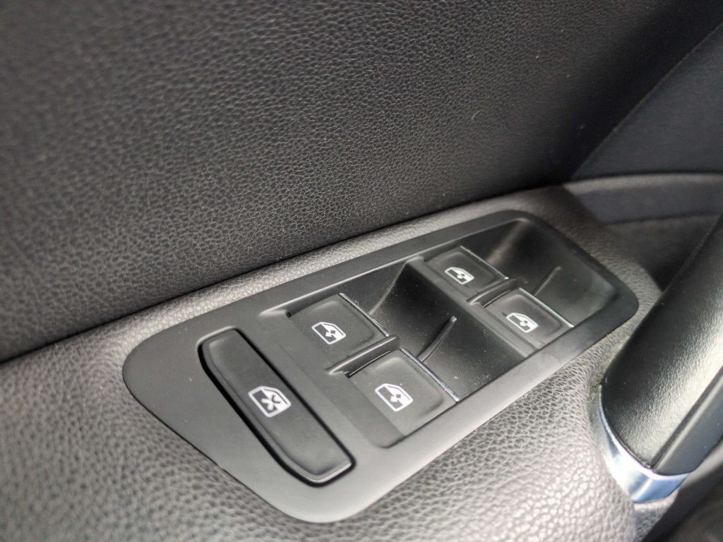 2017 Volkswagen Golf Image 21