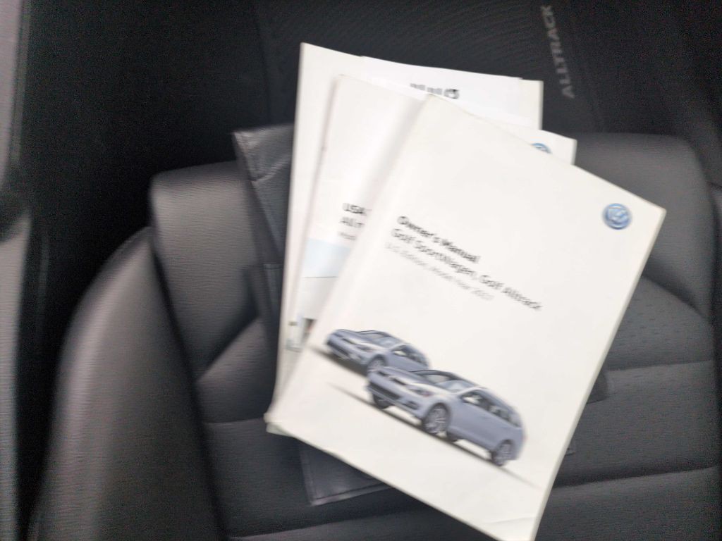 2017 Volkswagen Golf Image 24