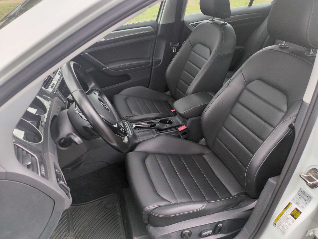 2017 Volkswagen Golf Image 25