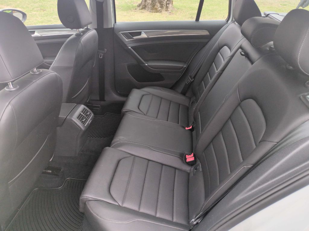 2017 Volkswagen Golf Image 27