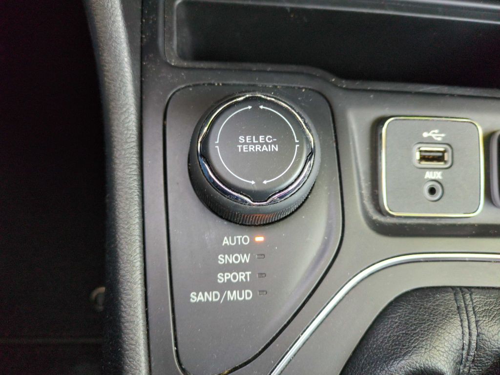 2019 Jeep Cherokee Image 9