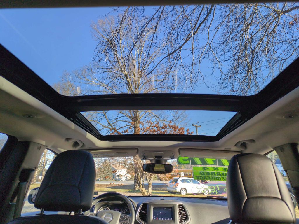 2019 Jeep Cherokee Image 10