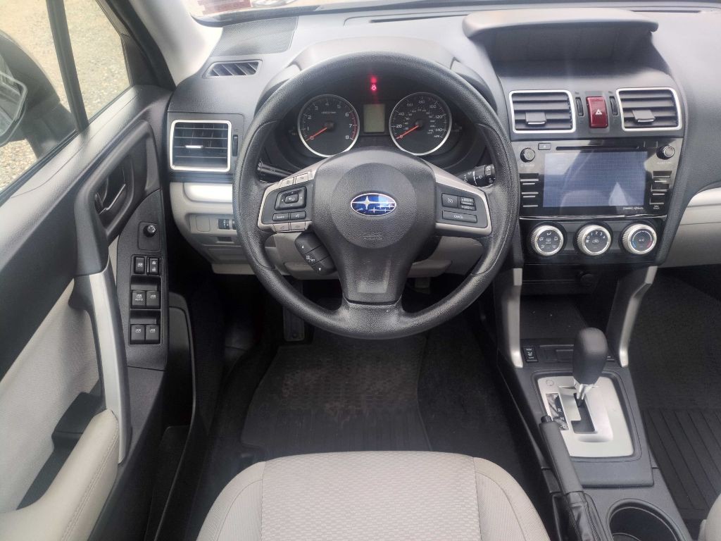 2016 Subaru Forester Image 9