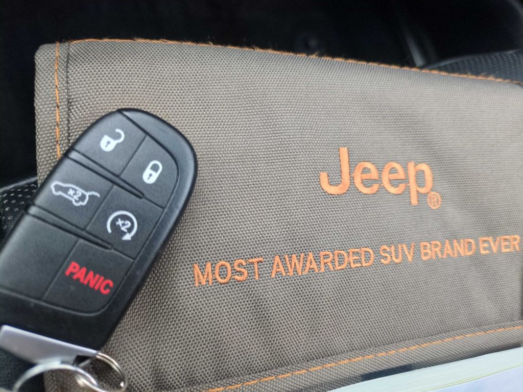 2016 Jeep Grand Cherokee Image 35