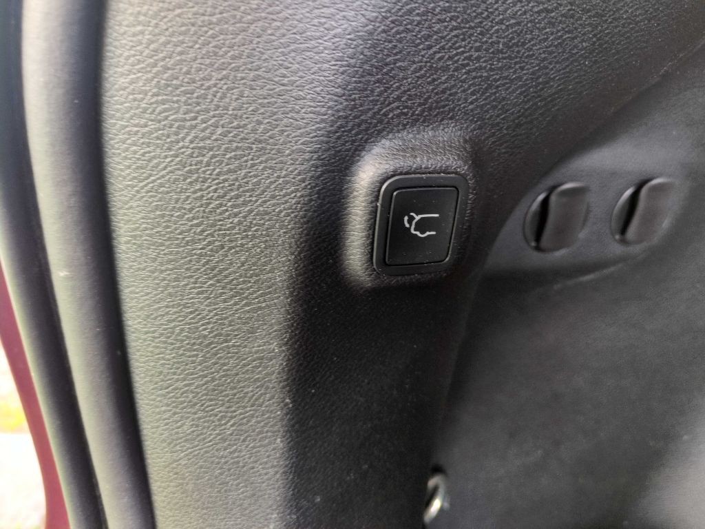 2019 Jeep Cherokee Image 12