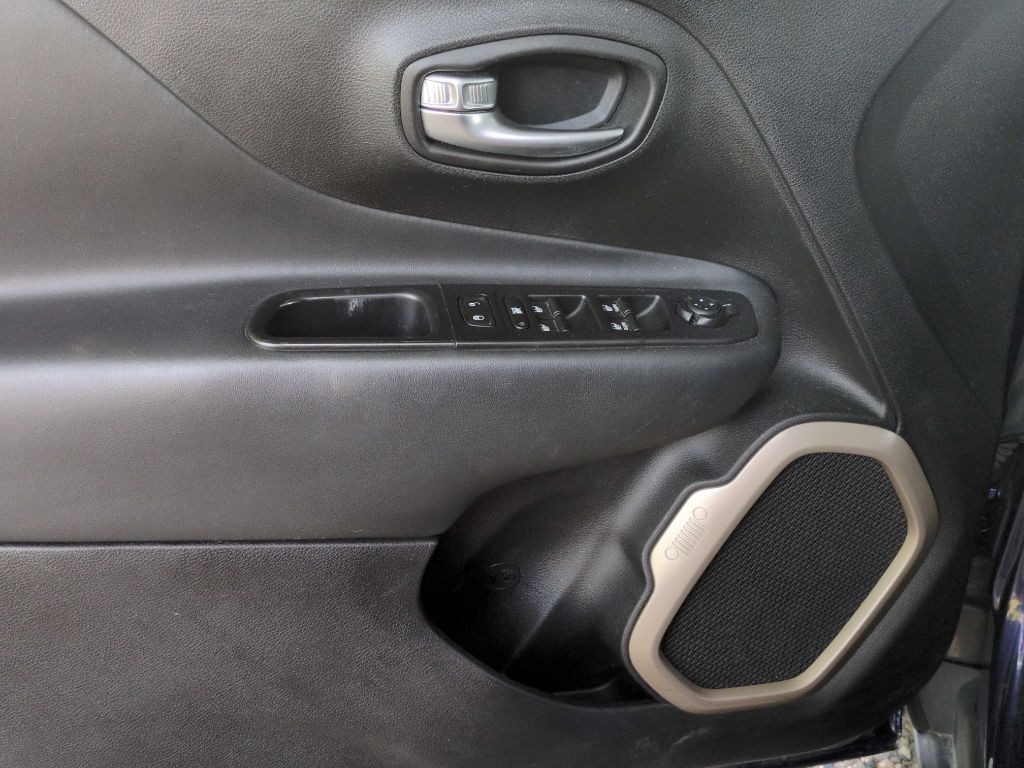 2017 Jeep Renegade Image 17