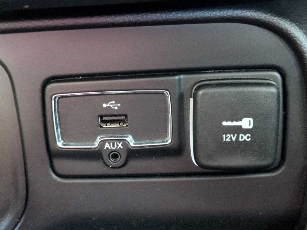 2017 Jeep Renegade Image 24